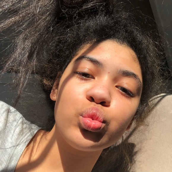 Meet your Posher, Nicole - Picture 1 of 1